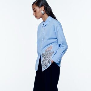 EMBROIDERED FLOWER POPLIN SHIRT